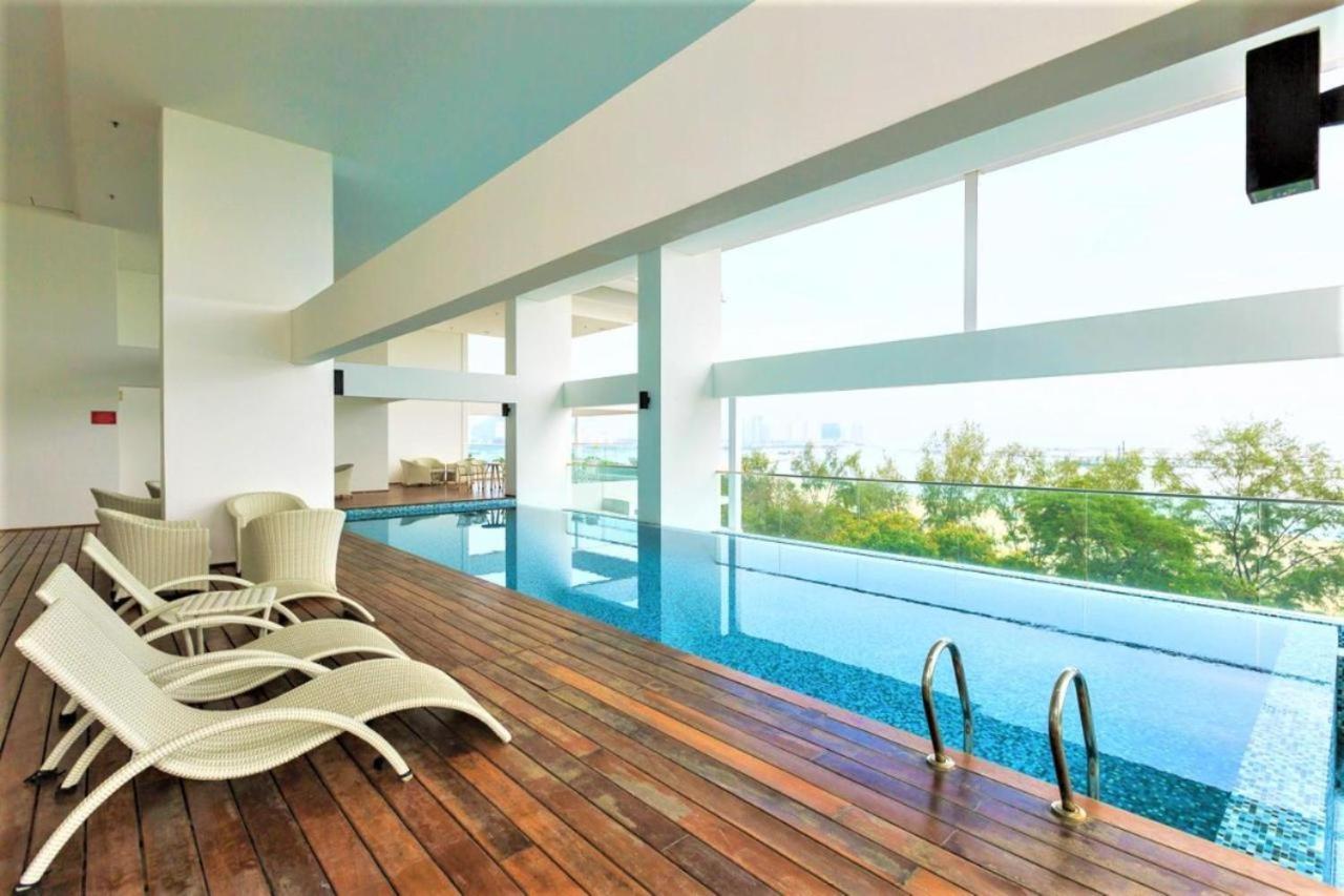 Sunrise Gurney Premium Executive City/Seafront Suite - Penang George Town Buitenkant foto