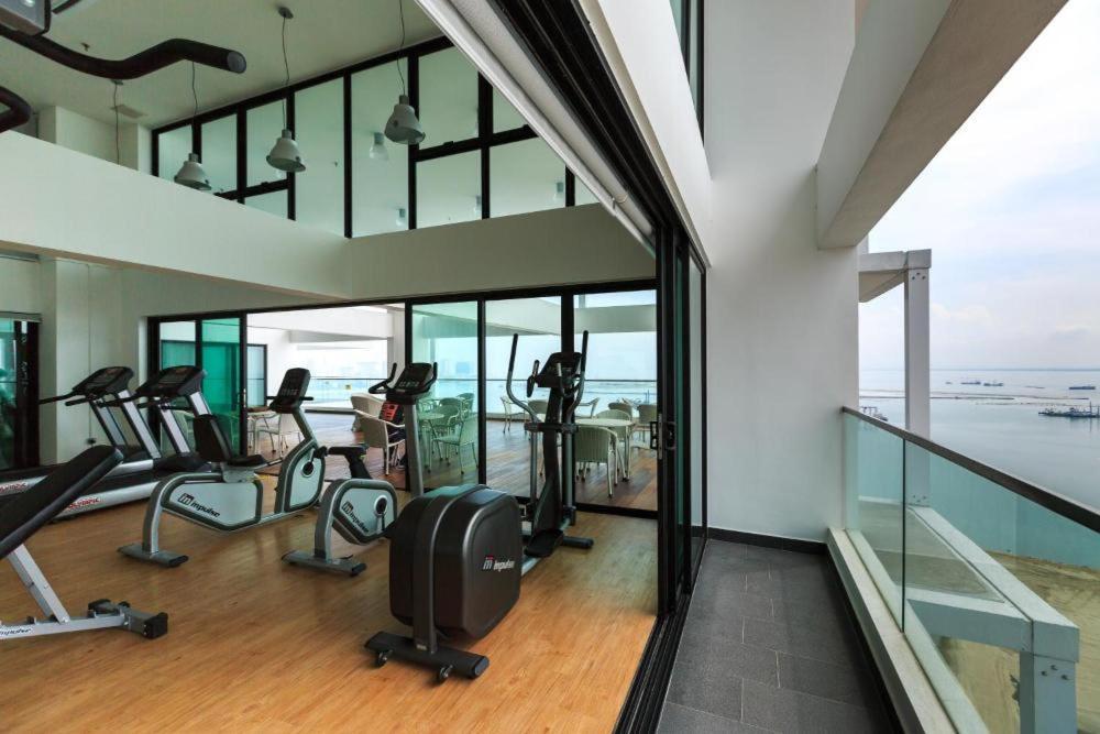 Sunrise Gurney Premium Executive City/Seafront Suite - Penang George Town Buitenkant foto