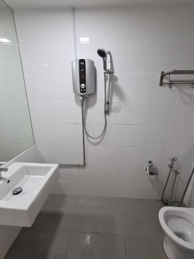 Sunrise Gurney Premium Executive City/Seafront Suite - Penang George Town Buitenkant foto