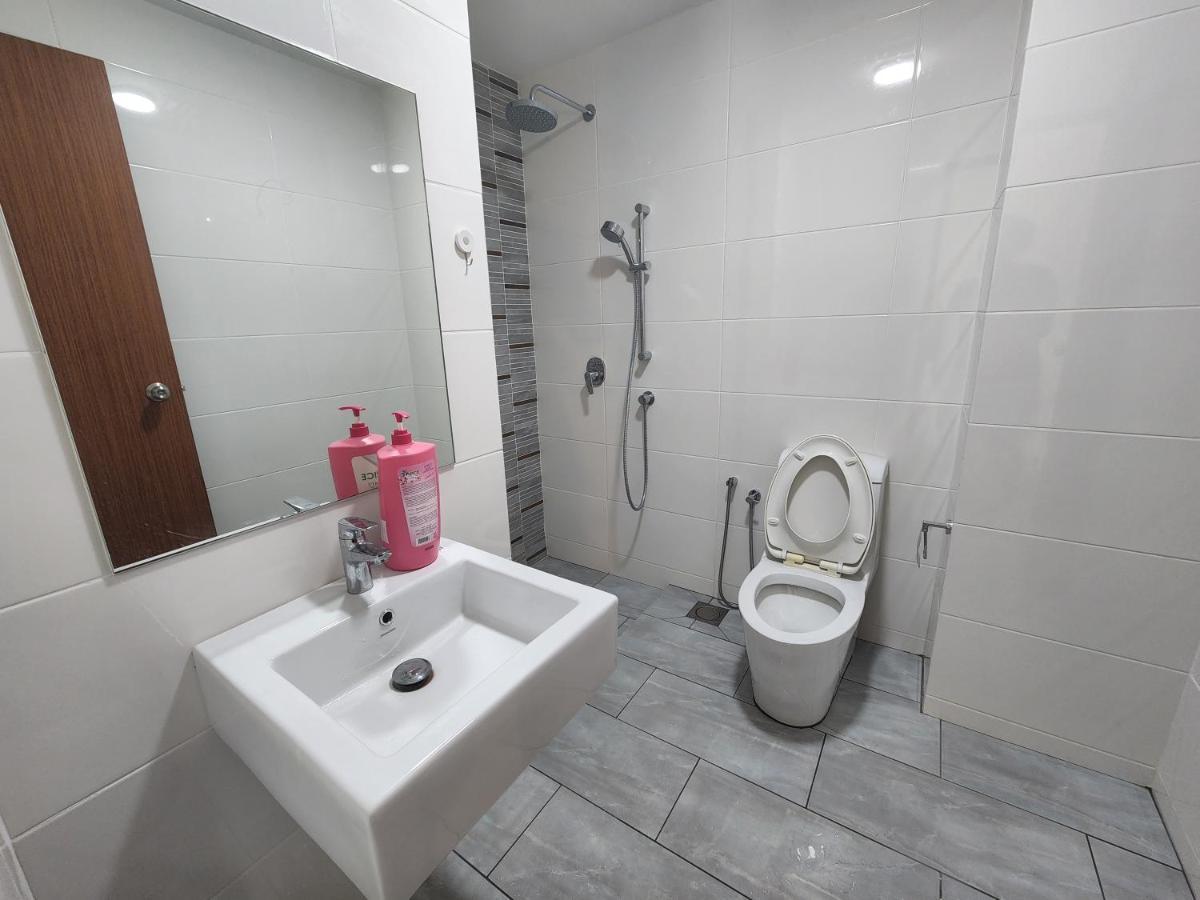Sunrise Gurney Premium Executive City/Seafront Suite - Penang George Town Buitenkant foto